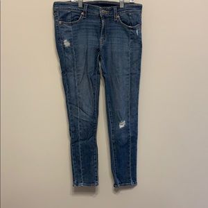Women’s Levi’s jeans size 28